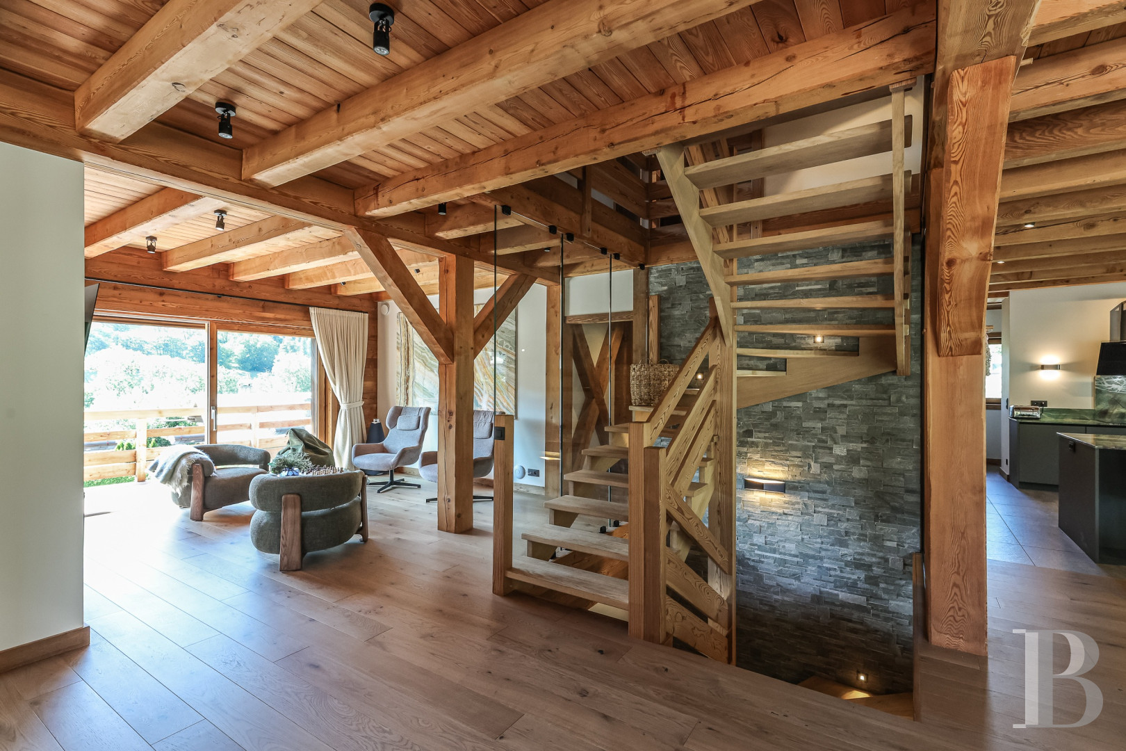 A spacious, recently built chalet with a traditional look in the hills above Megève in Haute-Savoie - photo  n°8