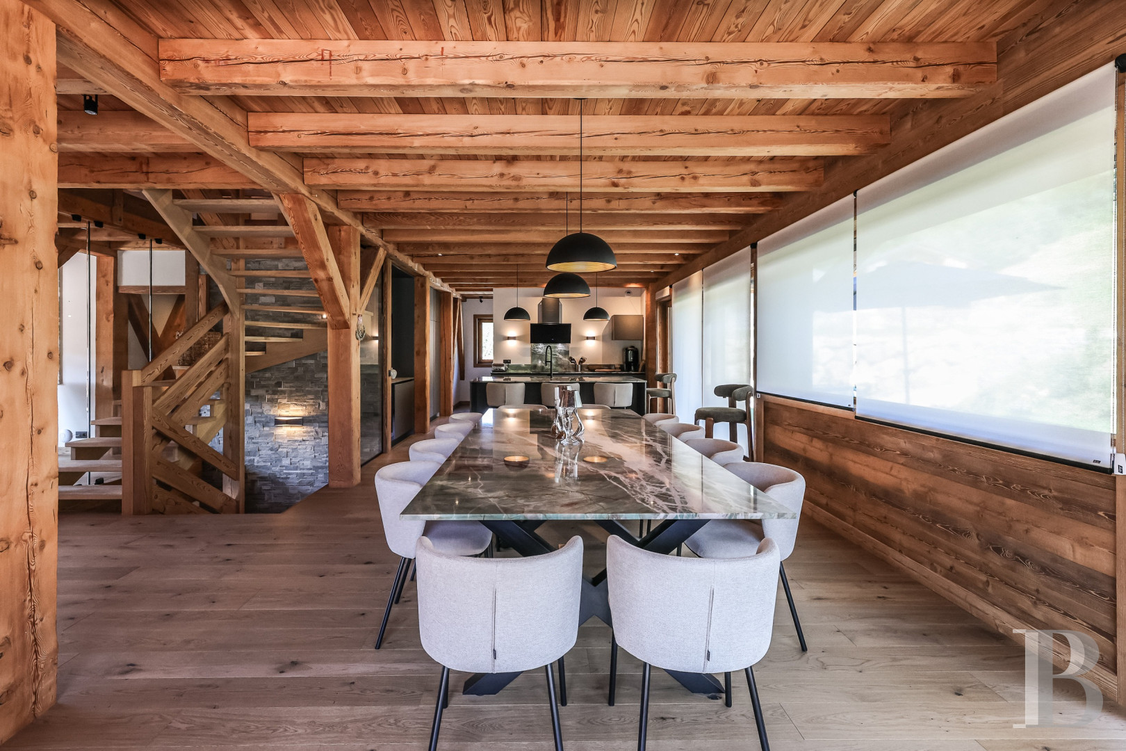 A spacious, recently built chalet with a traditional look in the hills above Megève in Haute-Savoie - photo  n°7