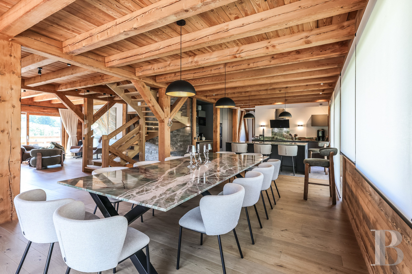 A spacious, recently built chalet with a traditional look in the hills above Megève in Haute-Savoie - photo  n°12
