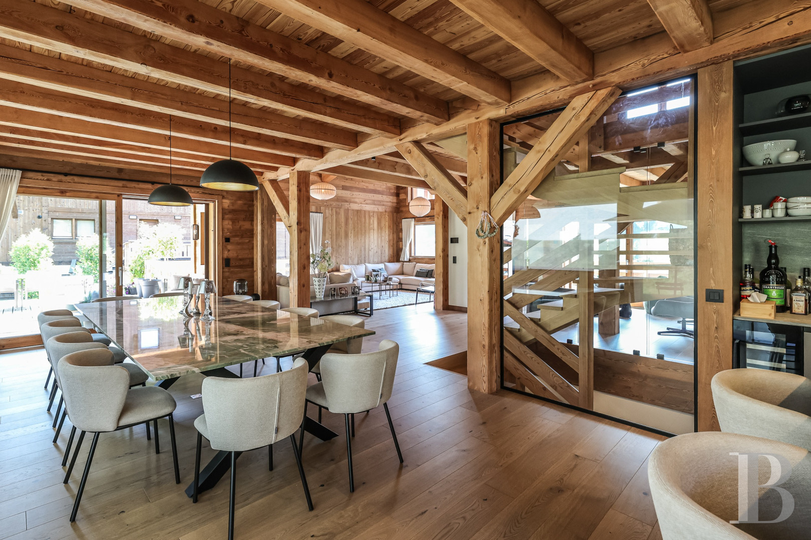 A spacious, recently built chalet with a traditional look in the hills above Megève in Haute-Savoie - photo  n°10