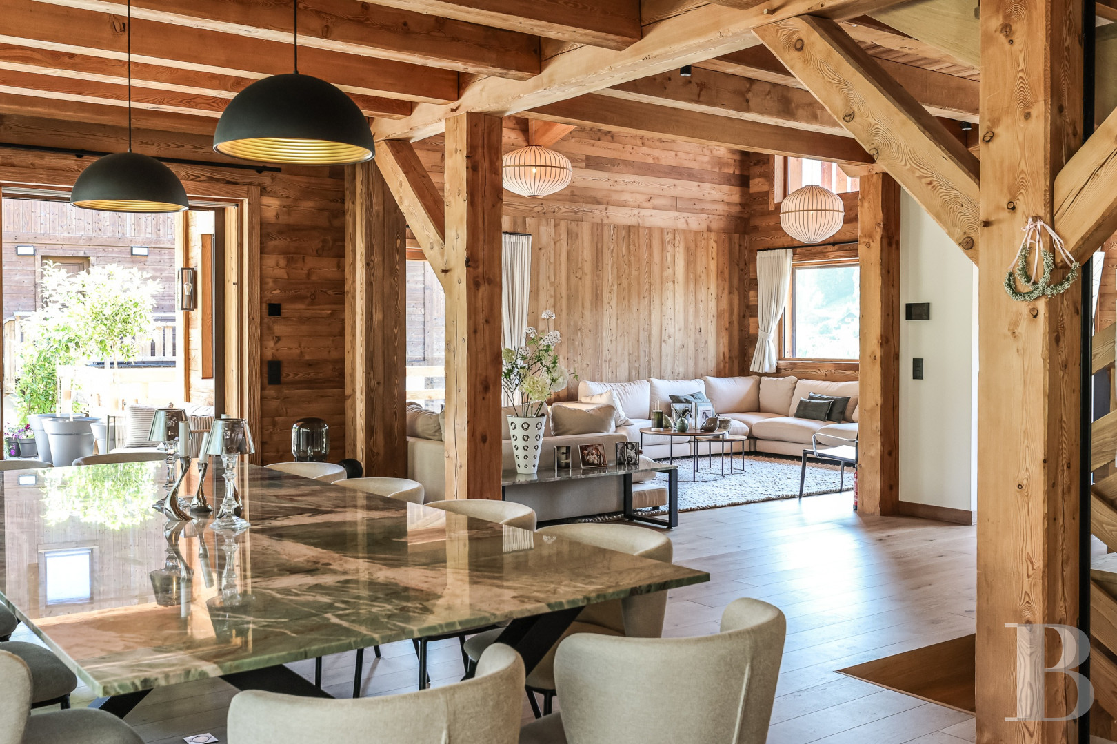 A spacious, recently built chalet with a traditional look in the hills above Megève in Haute-Savoie - photo  n°9