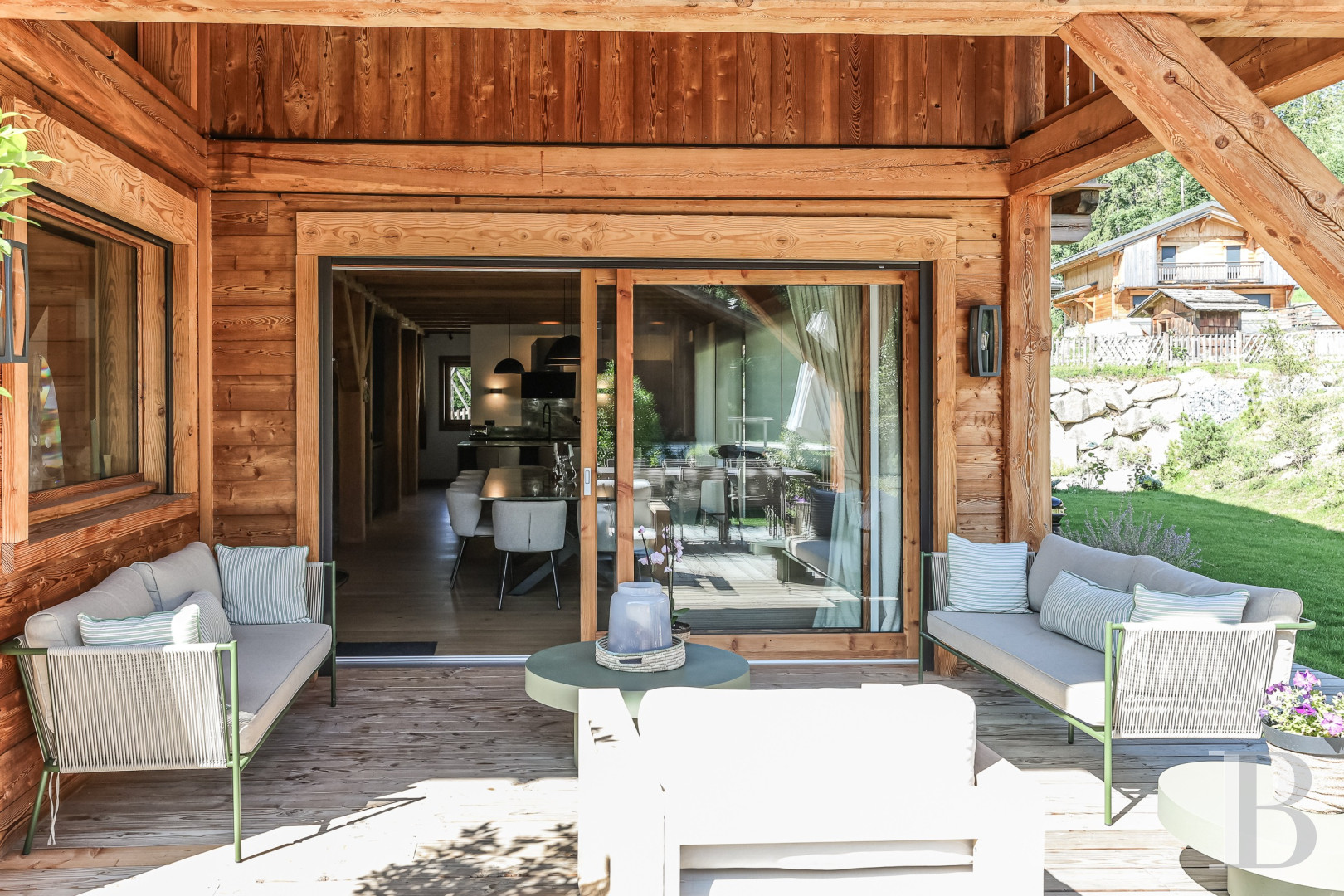 A spacious, recently built chalet with a traditional look in the hills above Megève in Haute-Savoie - photo  n°43