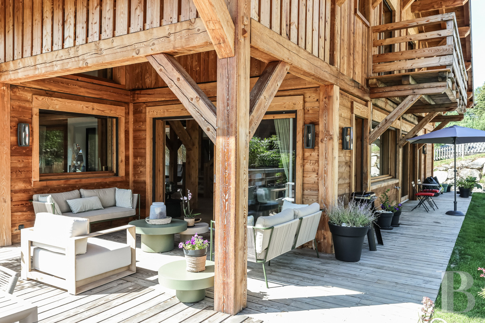 A spacious, recently built chalet with a traditional look in the hills above Megève in Haute-Savoie - photo  n°42