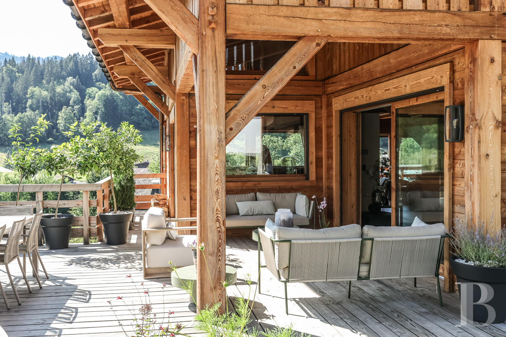 A spacious, recently built chalet with a traditional look in the hills above Megève in Haute-Savoie - photo  n°41
