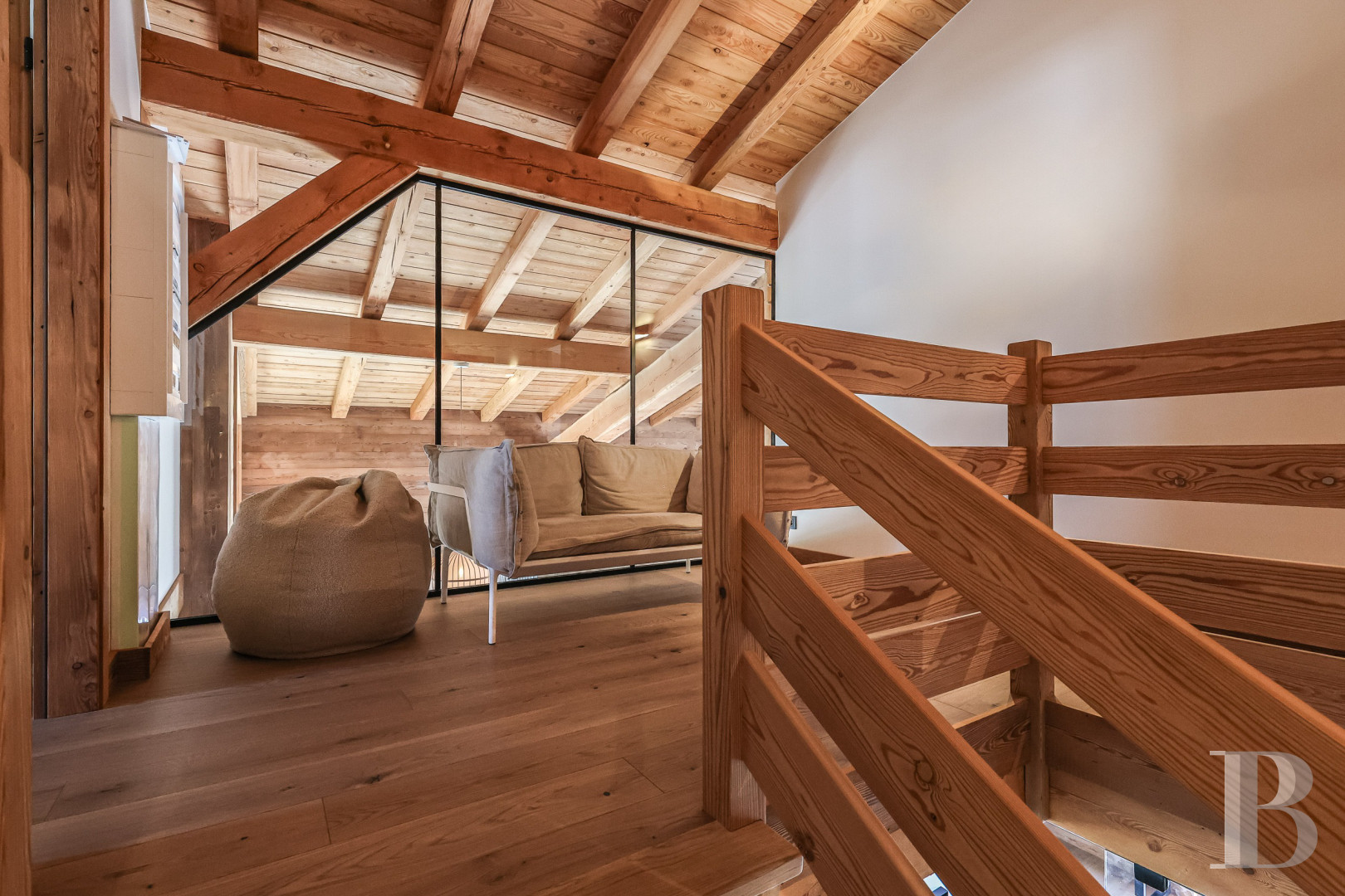 A spacious, recently built chalet with a traditional look in the hills above Megève in Haute-Savoie - photo  n°14