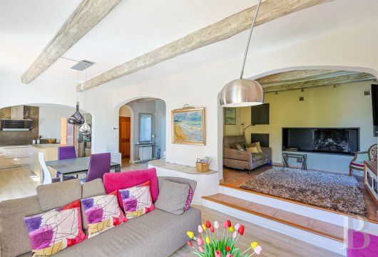 character properties France provence cote dazur   - 8