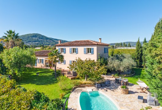 paca - Près de Hyères, à 20 min des plages, une maison traditionnelle provençale avec ses grandes dépendances, sa piscine, son jardin arboré et ses 2 ha de figuiers