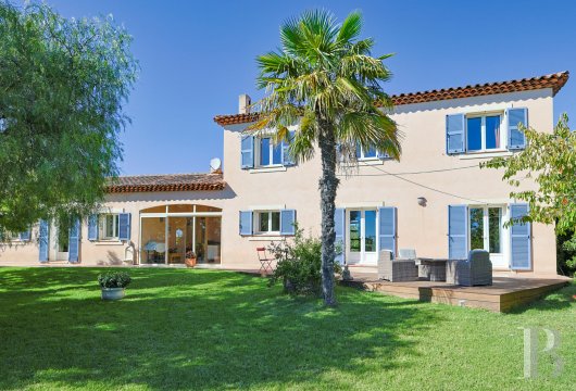 character properties France provence cote dazur   - 5