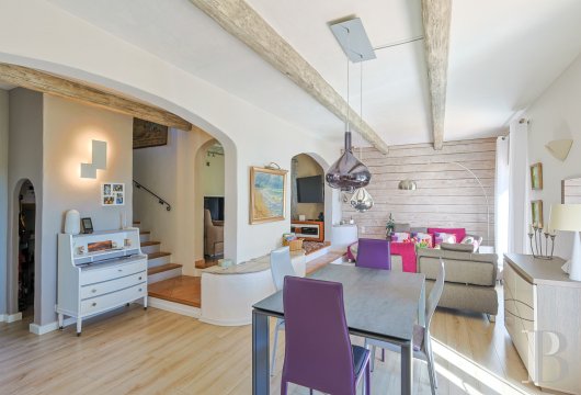 character properties France provence cote dazur   - 7