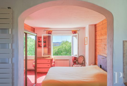 character properties France provence cote dazur   - 11