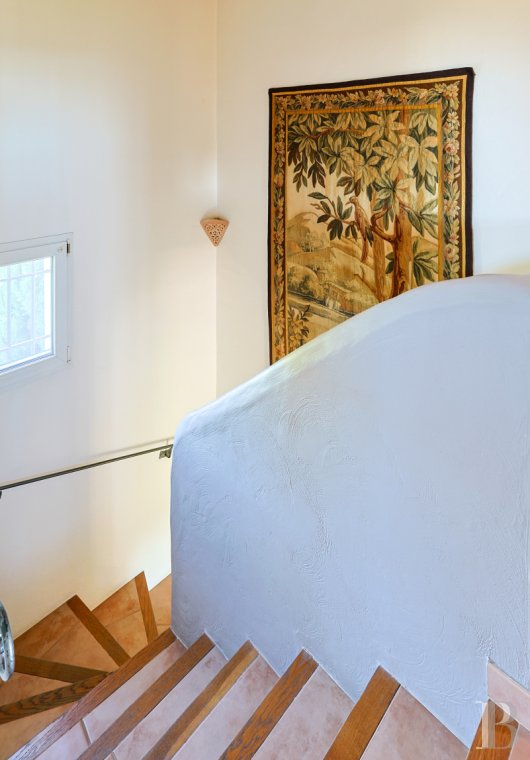 character properties France provence cote dazur   - 12