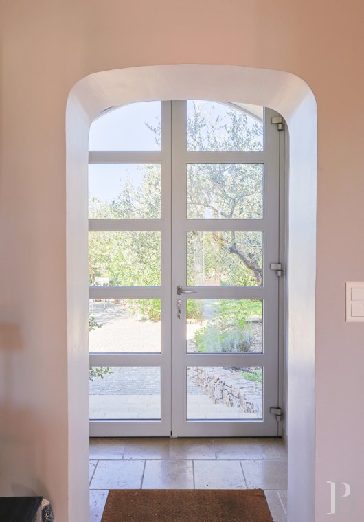 character properties France provence cote dazur   - 4
