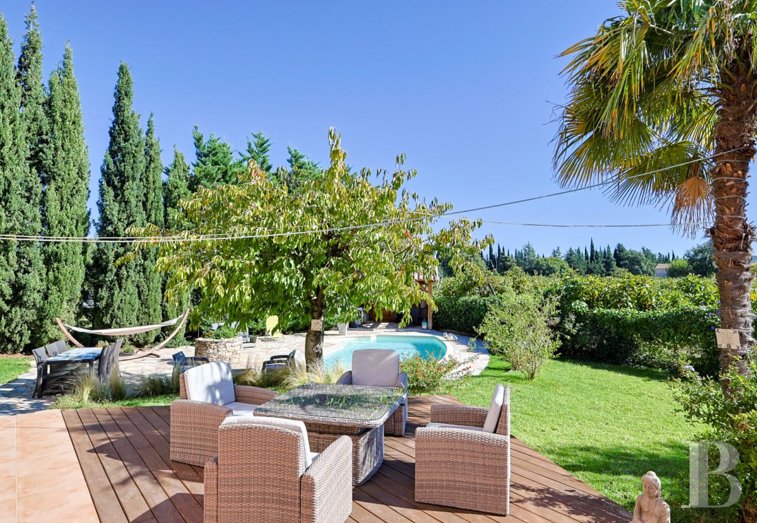 character properties France provence cote dazur   - 15