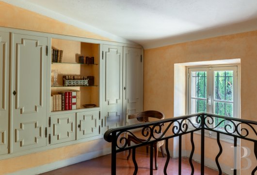character properties France provence cote dazur   - 12