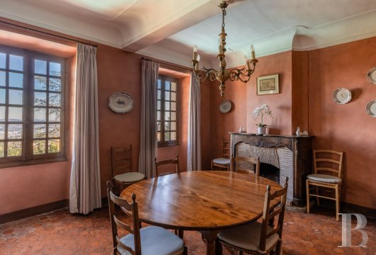 character properties France provence cote dazur   - 7