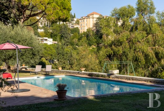 character properties France provence cote dazur   - 19
