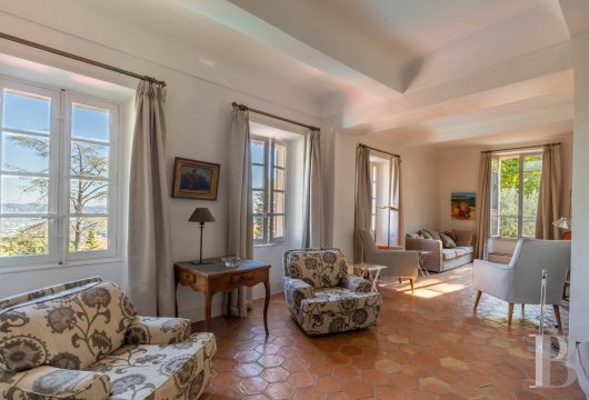 character properties France provence cote dazur   - 5