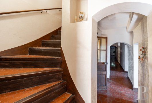 character properties France provence cote dazur   - 11