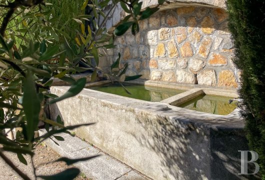 character properties France provence cote dazur   - 22