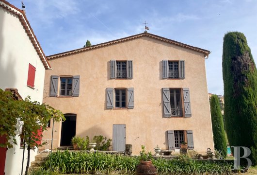 character properties France provence cote dazur   - 5