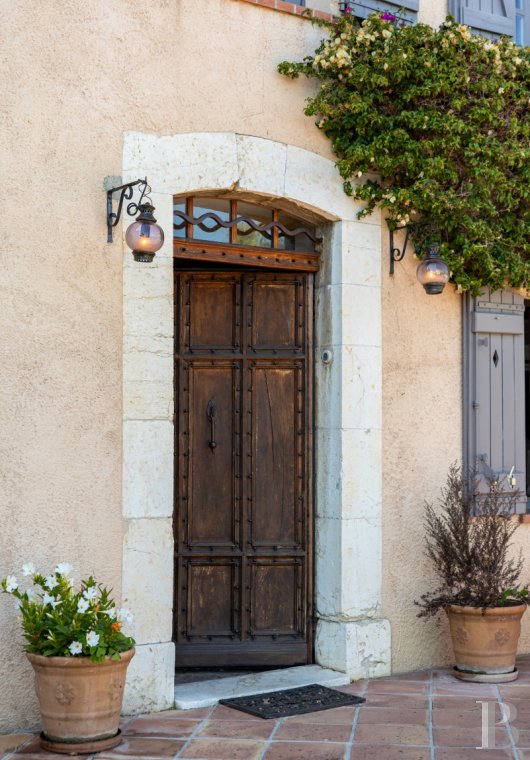 character properties France provence cote dazur   - 4