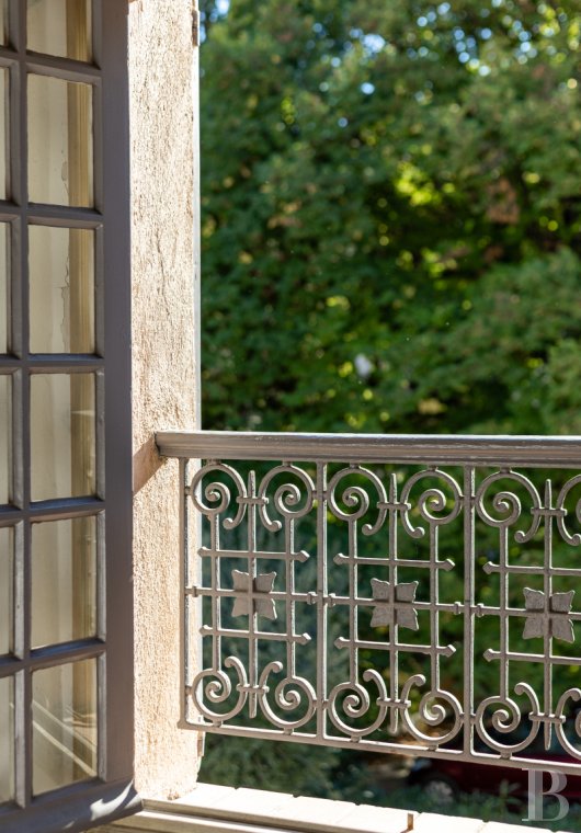 character properties France provence cote dazur   - 13