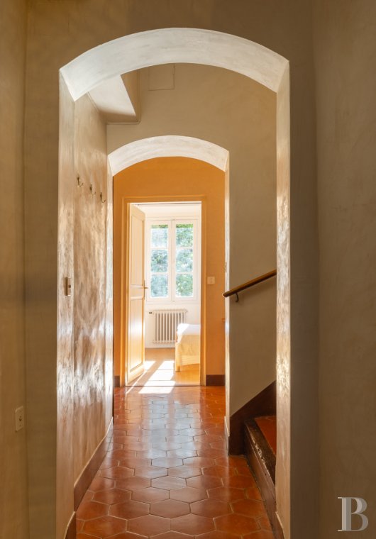 character properties France provence cote dazur   - 10