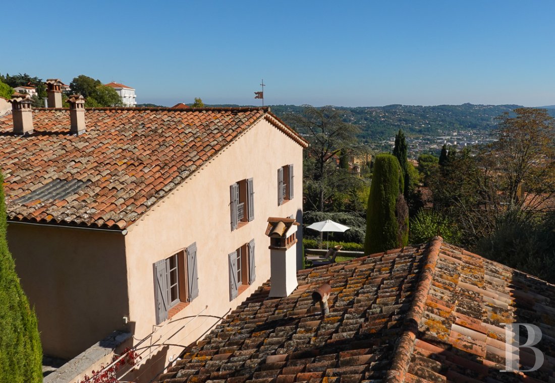 character properties France provence cote dazur   - 1
