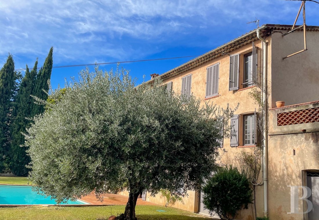 character properties France provence cote dazur   - 6