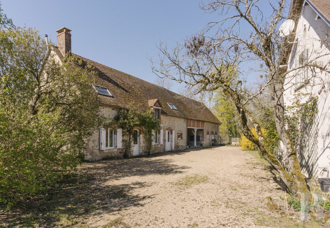 character properties France center val de loire   - 9