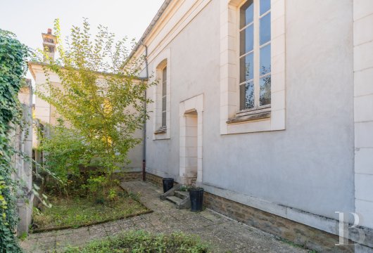 properties in town burgundy   - 5