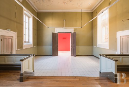 properties in town burgundy   - 9