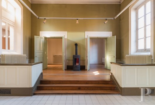 properties in town burgundy   - 8