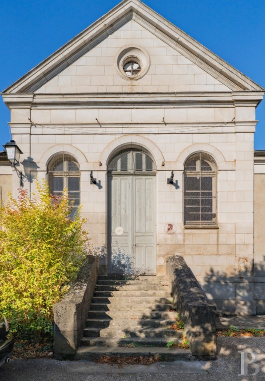 properties in town burgundy   - 6