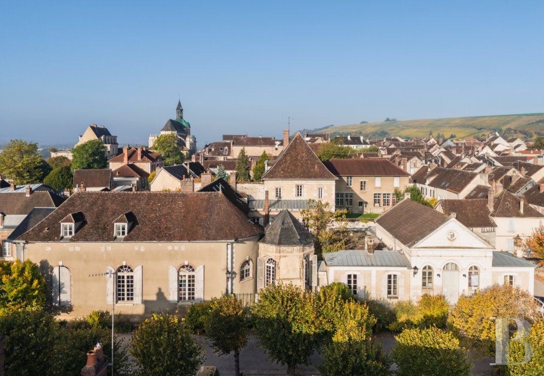 properties in town burgundy   - 15
