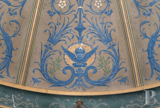 À moins de 2 h de Paris, en Sologne, un château du 18e s. avec ses douves en eau,   sa chapelle, ses communs, son parc et ses 59 ha de bois