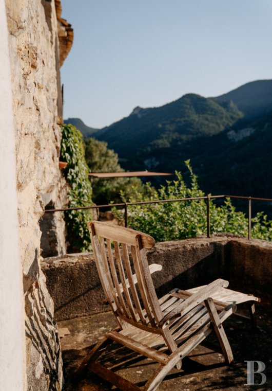 En Drôme provençale, au cœur des Baronnies,  un ensemble de maisons restaurées dans un village médiéval préservé - photo  n°8