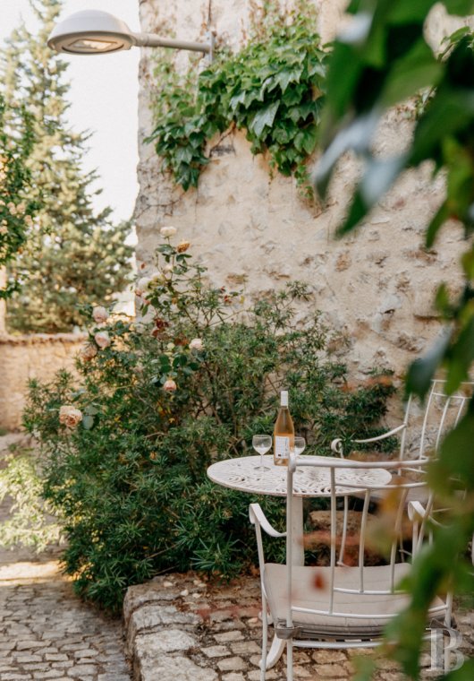 En Drôme provençale, au cœur des Baronnies,  un ensemble de maisons restaurées dans un village médiéval préservé - photo  n°44