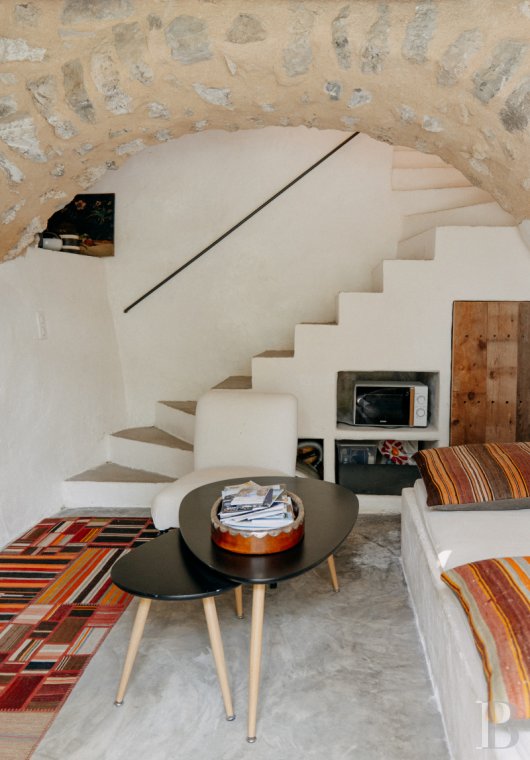 En Drôme provençale, au cœur des Baronnies,  un ensemble de maisons restaurées dans un village médiéval préservé - photo  n°25