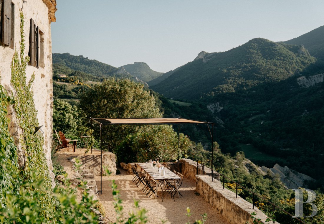 En Drôme provençale, au cœur des Baronnies,  un ensemble de maisons restaurées dans un village médiéval préservé - photo  n°2