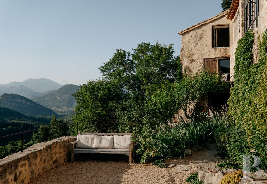 En Drôme provençale, au cœur des Baronnies,  un ensemble de maisons restaurées dans un village médiéval préservé - photo  n°5