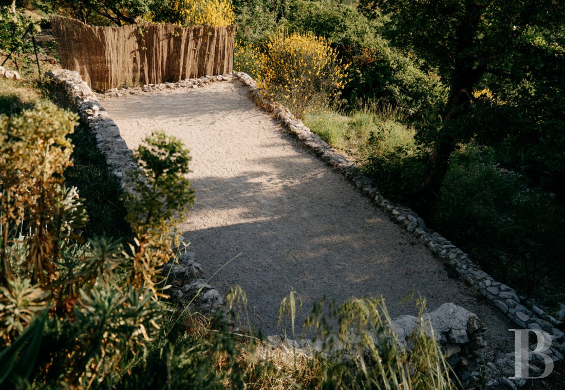 En Drôme provençale, au cœur des Baronnies,  un ensemble de maisons restaurées dans un village médiéval préservé - photo  n°46
