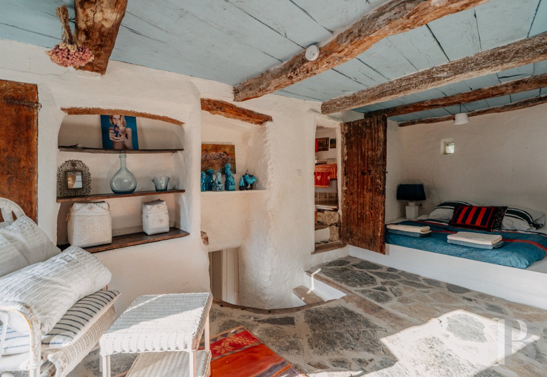 En Drôme provençale, au cœur des Baronnies,  un ensemble de maisons restaurées dans un village médiéval préservé - photo  n°23