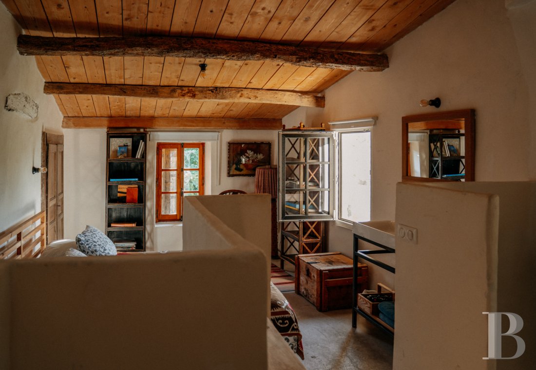 En Drôme provençale, au cœur des Baronnies,  un ensemble de maisons restaurées dans un village médiéval préservé - photo  n°30