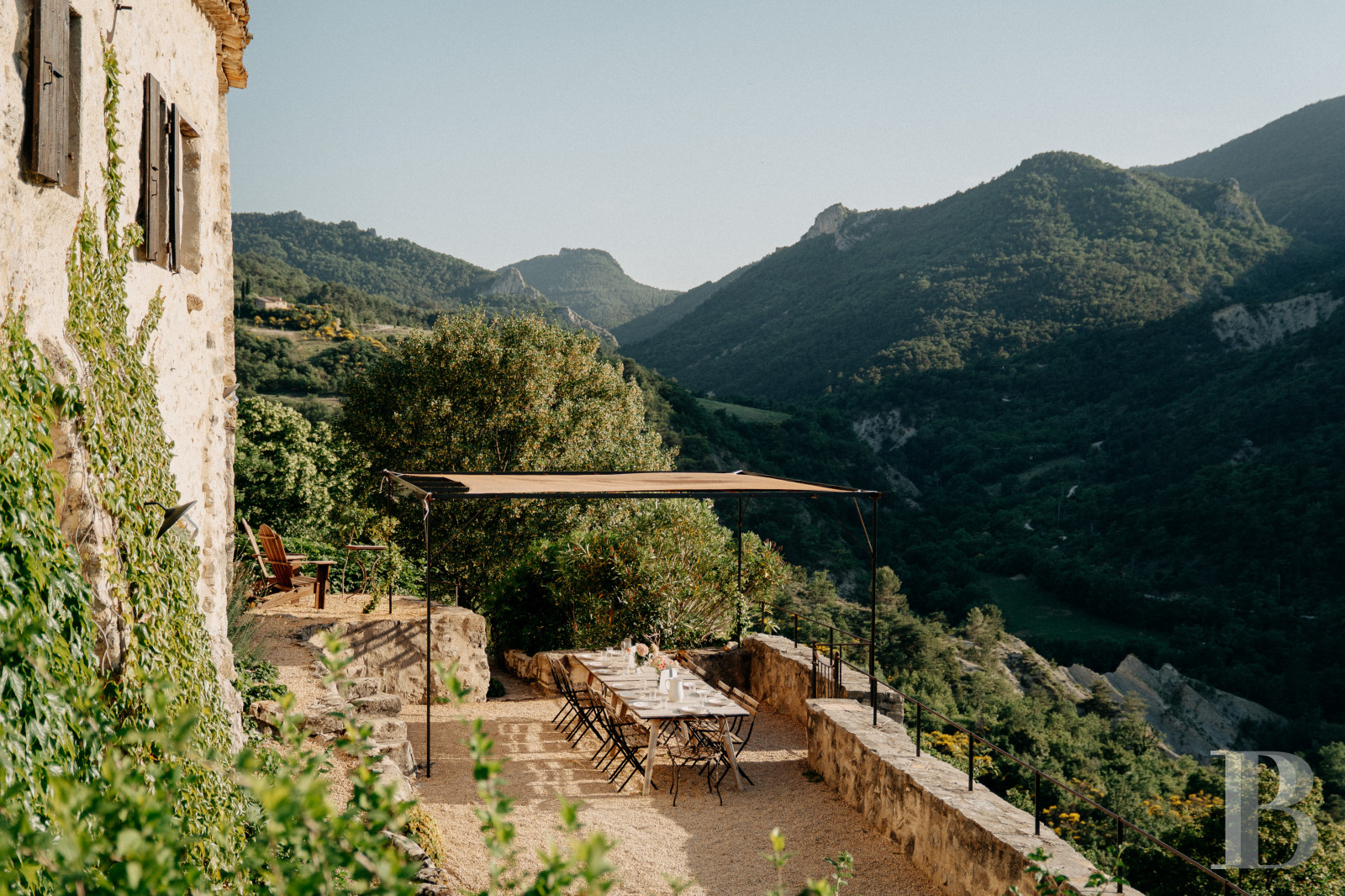 En Drôme provençale, au cœur des Baronnies,  un ensemble de maisons restaurées dans un village médiéval préservé - photo  n°2