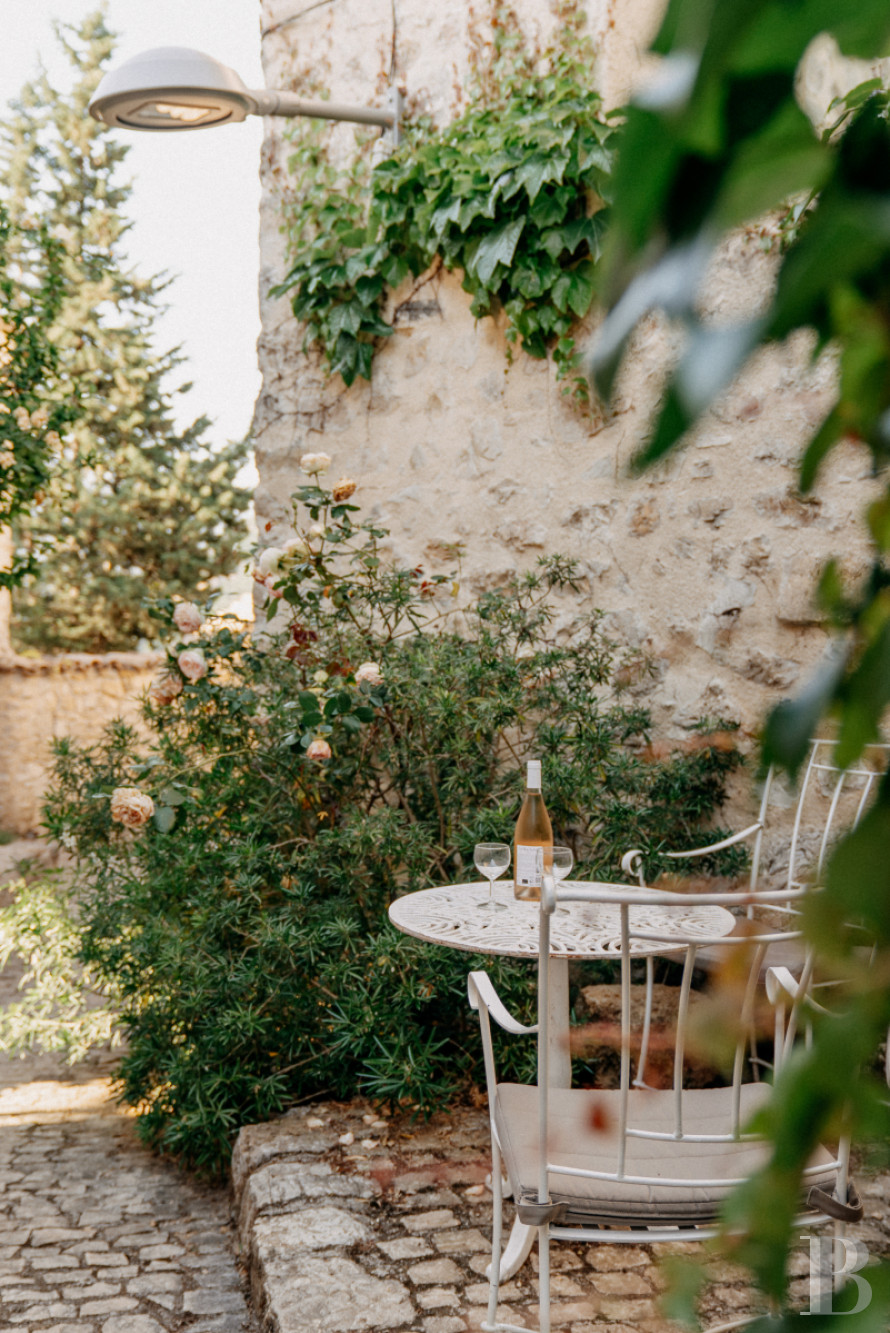 En Drôme provençale, au cœur des Baronnies,  un ensemble de maisons restaurées dans un village médiéval préservé - photo  n°44