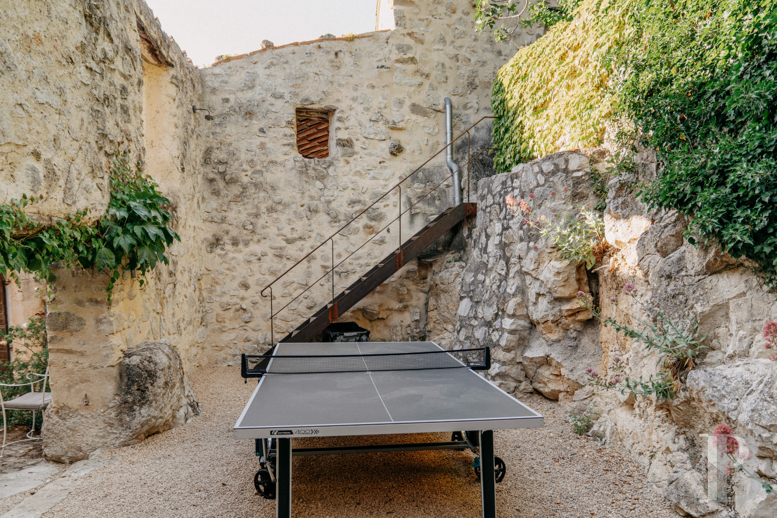 En Drôme provençale, au cœur des Baronnies,  un ensemble de maisons restaurées dans un village médiéval préservé - photo  n°45