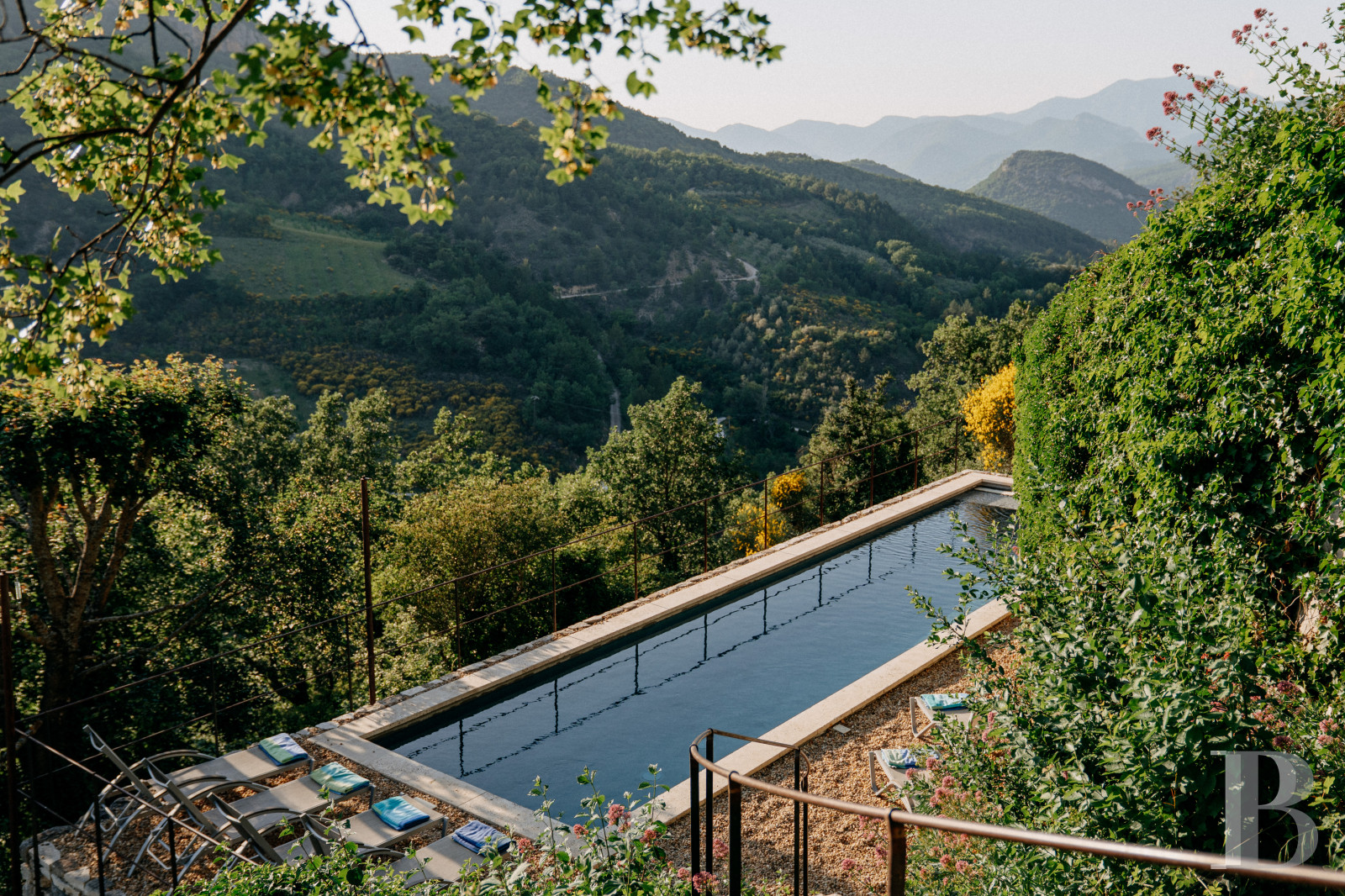 En Drôme provençale, au cœur des Baronnies,  un ensemble de maisons restaurées dans un village médiéval préservé - photo  n°7