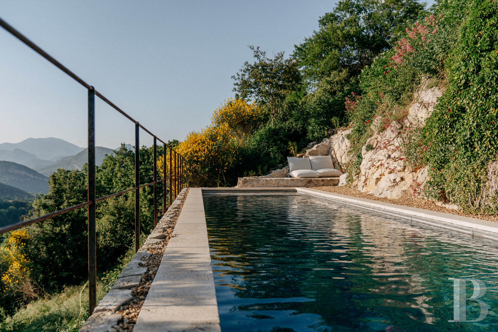 En Drôme provençale, au cœur des Baronnies,  un ensemble de maisons restaurées dans un village médiéval préservé - photo  n°49