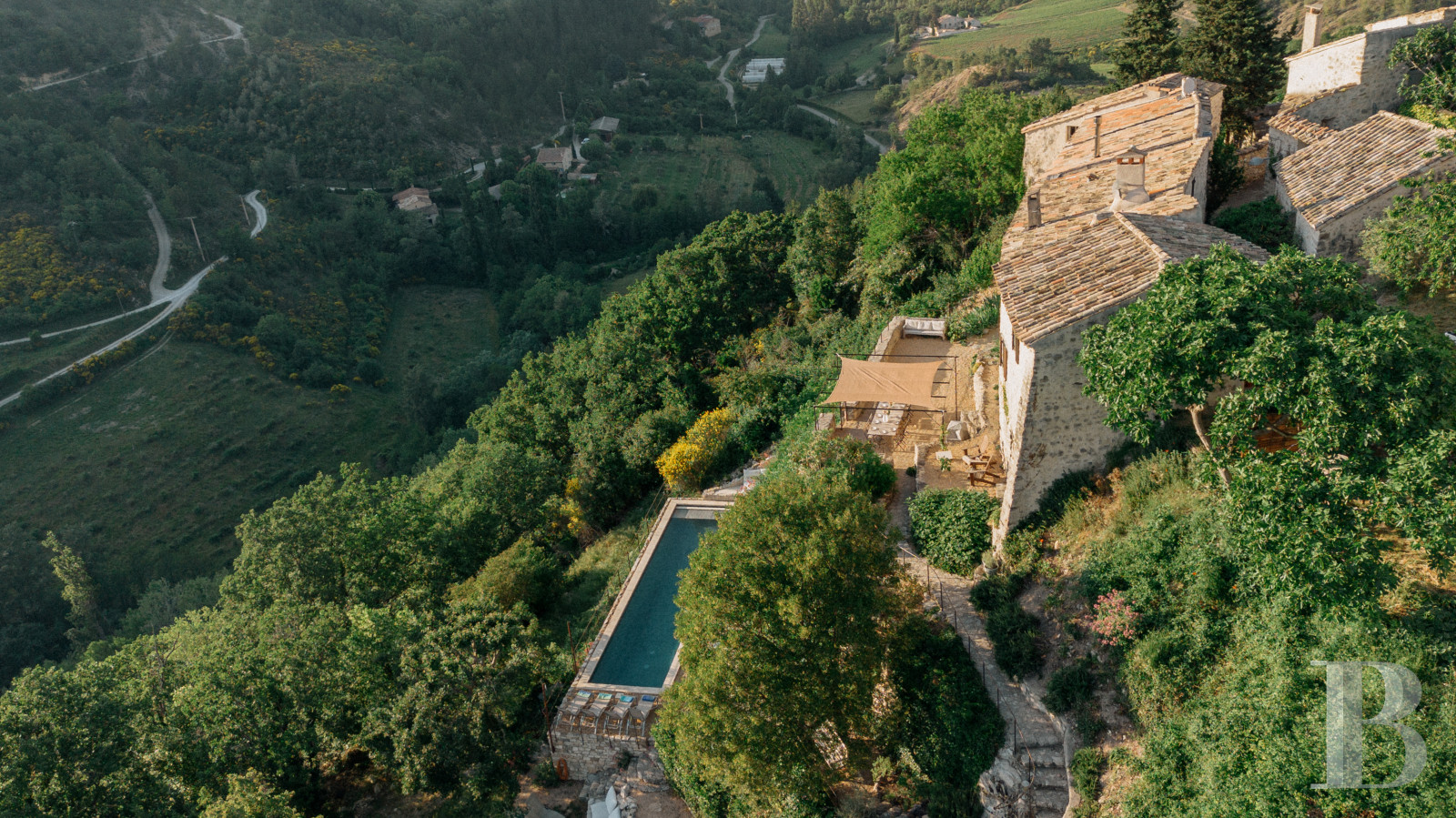 En Drôme provençale, au cœur des Baronnies,  un ensemble de maisons restaurées dans un village médiéval préservé - photo  n°10